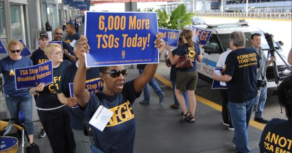 DHS Moves To End Collective Bargaining for TSA Officers