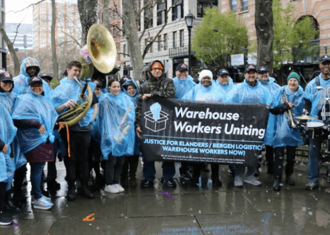 Los trabajadores de almacén impulsan la industria de la moda de Nueva York. Ahora luchan por un sindicato.