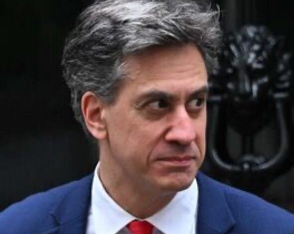 "𝗧𝗵𝗲 𝗿𝗲𝗮𝗹 𝘀𝘁𝗼𝗿𝘆 𝗮𝗯𝗼𝘂𝘁 𝗠𝗶𝗹𝗶𝗯𝗮𝗻𝗱" 𝗯𝘆 𝗝𝗝 𝗦𝘁𝗮𝗿𝗸𝘆