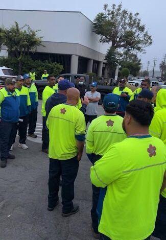 Local 396 Teamsters at Republic Services sanitation honor extended picket line — Fight Back! News