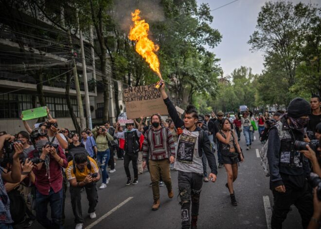 Hundreds March in Mexico City Against Gentrification