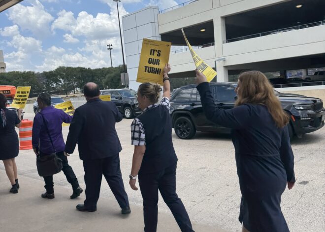 PSA Airlines flight attendants picket to end tiers in aviation — Fight Back! News
