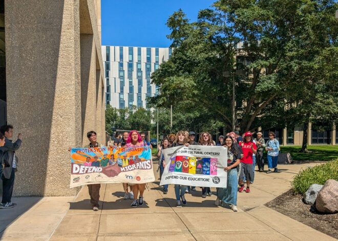 UIC students stand up to Trump, demand funding for cultural centers, and say no deportations! — Fight Back! News