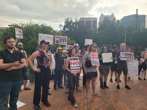Orlando protesta contra la marcha atrás del condado en el acuerdo con ICE — Fight Back! News