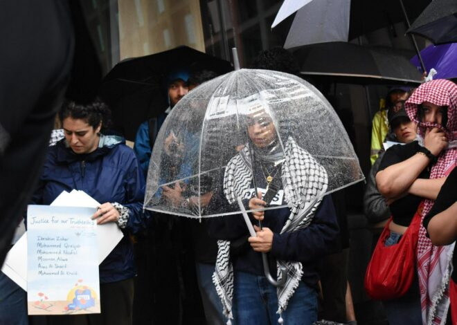 Chicago protests in pouring rain for Palestinian journalists — Fight Back! News