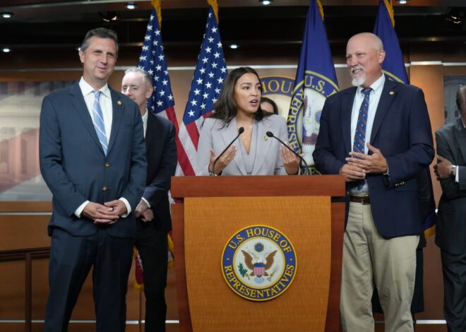 House Group Pushes for Vote to Ban Congressional Stock Trading and Ownership