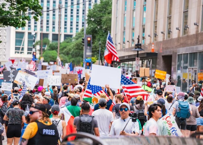 ‘No Kings’ Protests Set to Sweep US Even as Trump Increases Attacks on Activists