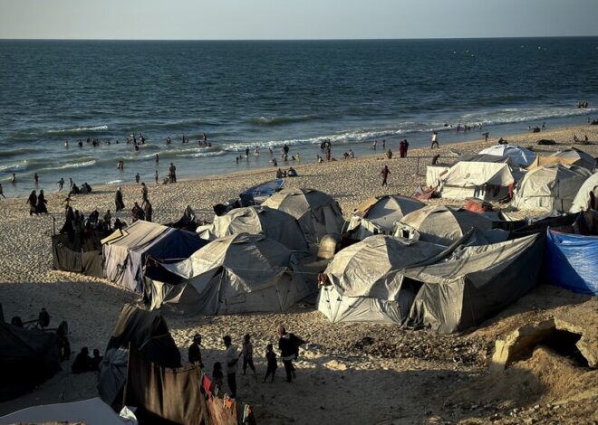 Video: Families living on Gaza beach have nowhere to go