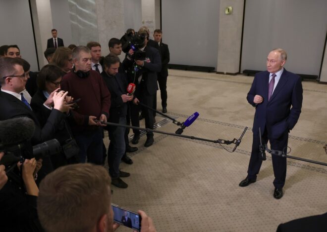 Putin Brushes Off New US Sanctions, Issues Warning on Tomahawk Missiles