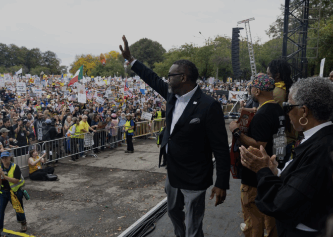 Chicago Mayor Calls for General Strike