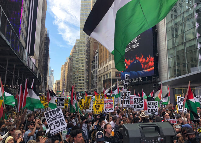 Thousands March on UN, Demand Arrest of Netanyahu