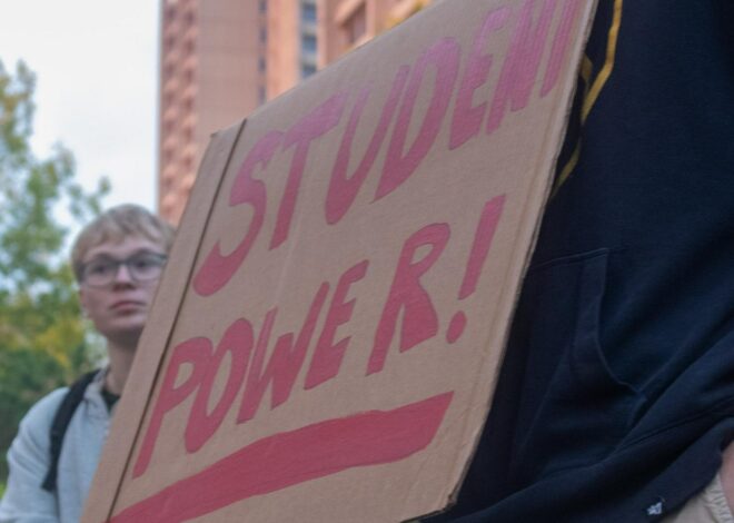 SDS UWM demands “Hands Off Chicago” — Fight Back! News