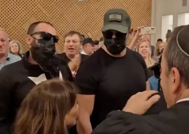 Israeli crowd applauds soldiers accused of raping prisoner