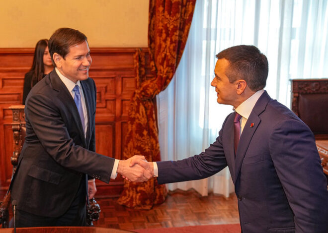 Ecuadorians Vote Against Housing US Military Bases