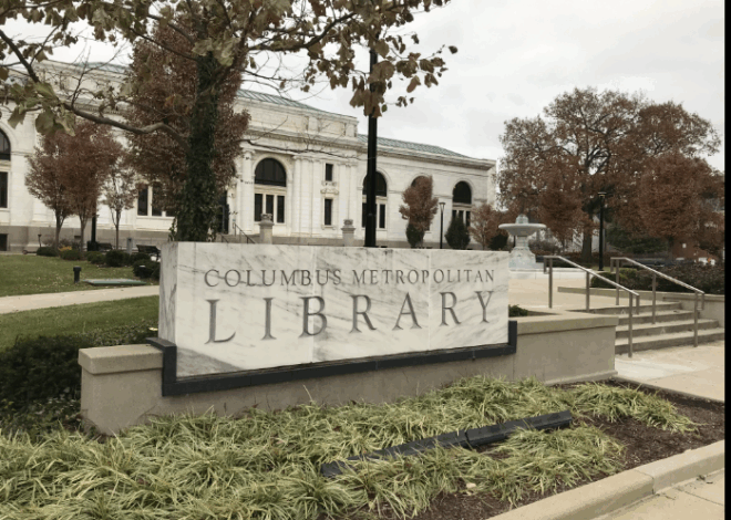 680 Ohio Librarians Unionize as They Face Violent Threats Amid Book Bans Fights