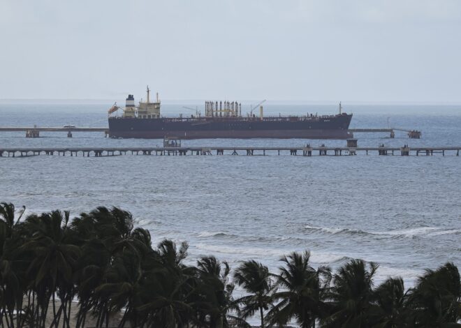 Report: US Oil Companies Want Guarantees from Trump Administration Before Investing in Venezuela