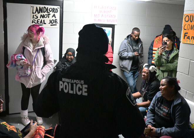 Tenant Union Holds Sit-in Over Neglected Maintenance, Demand Property Manager Be Fired