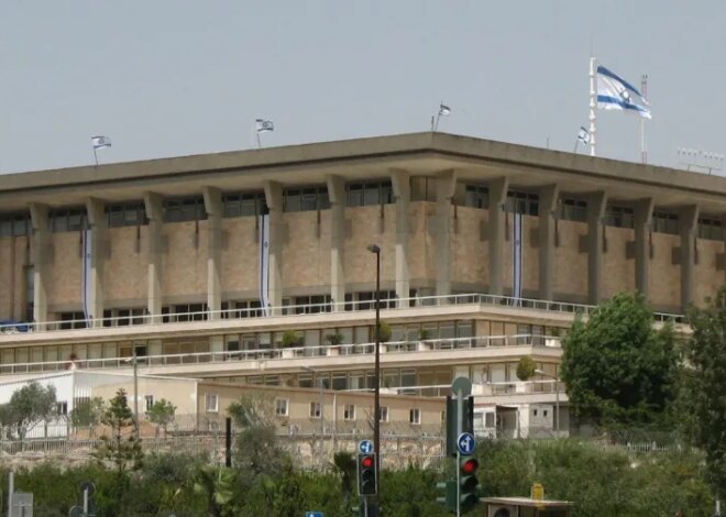 Polling suggests Extreme-Right Netanyahu Coalition in Trouble, as Tens of Thousands Protest