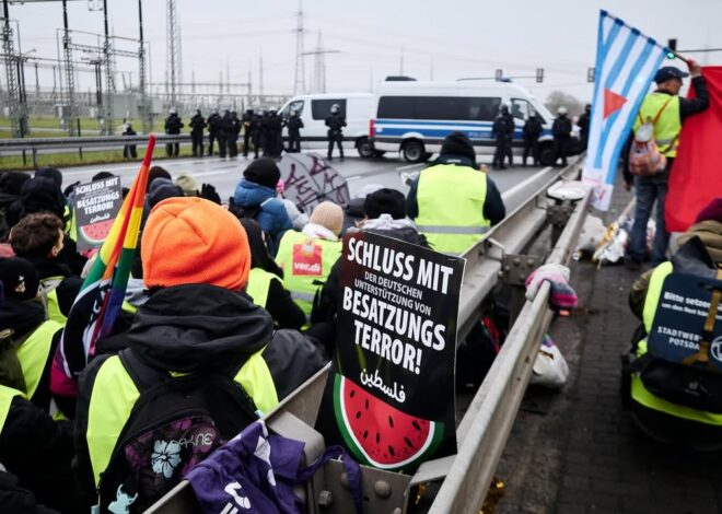 Tens of Thousands Block an AfD Meeting in Germany