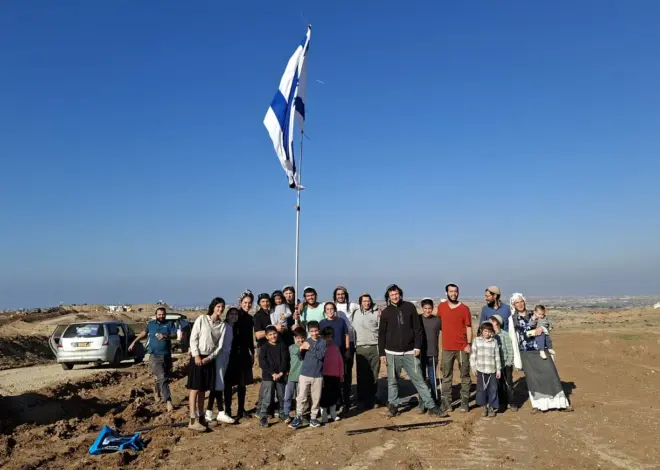 Israeli Settlers Briefly Enter Gaza and Raise Israeli Flag