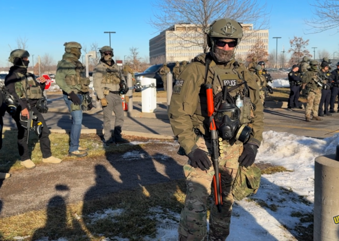 DHS and Protesters Face off at Whipple Federal Building
