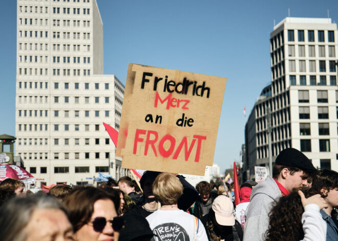 School Strike in Germany: 50,000 Against Military Service
