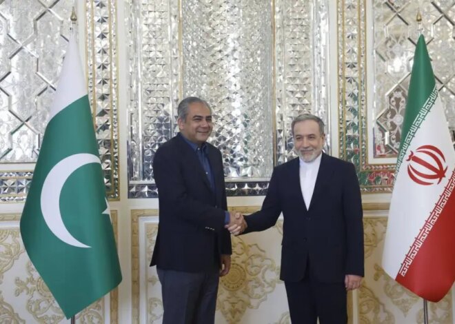 Pakistani interior minister meets Iran’s top diplomat in Tehran amid mediation efforts – Middle East Monitor