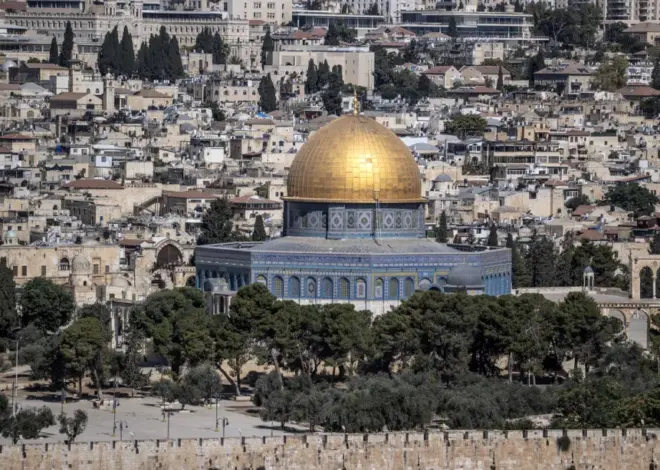 Israel detains Jerusalem grand mufti, bars him from Al-Aqsa Mosque for 1 week – Middle East Monitor