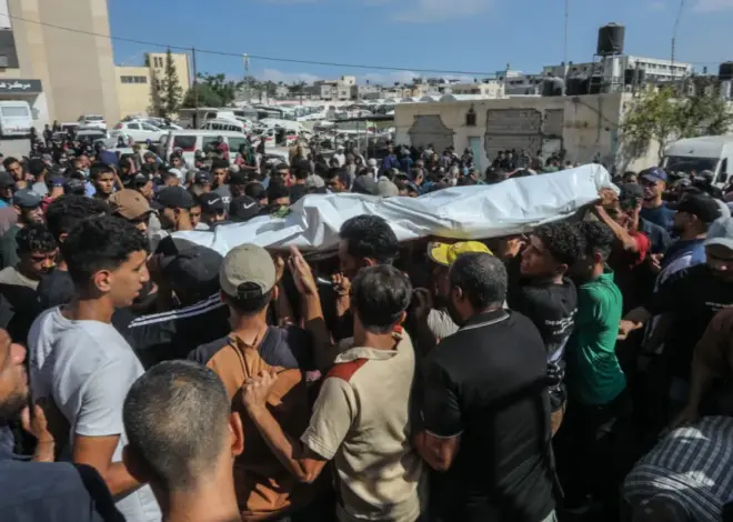 Israeli strike kills Palestinian in Gaza as army continues demolitions – Middle East Monitor