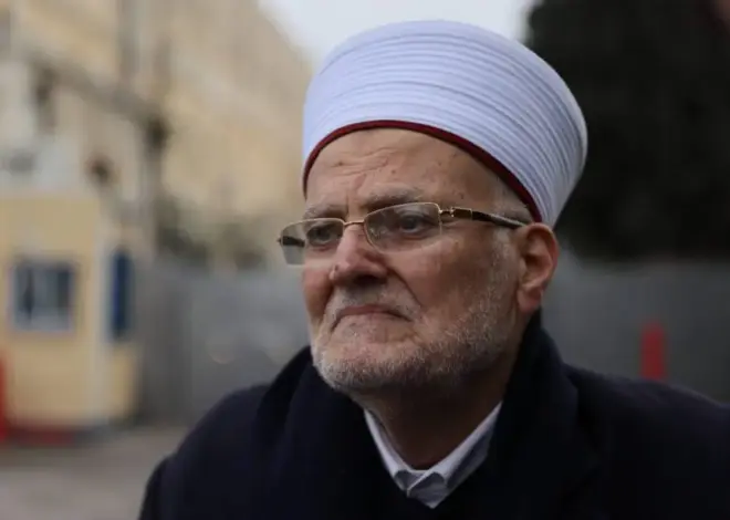 Sheikh Ikrima Sabri warns of plans to empty neighbourhoods around Al-Aqsa to isolate mosque – Middle East Monitor