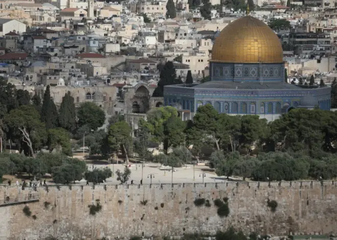 Israeli escalations at Al-Aqsa Mosque won’t alter site’s Islamic character: Hamas – Middle East Monitor