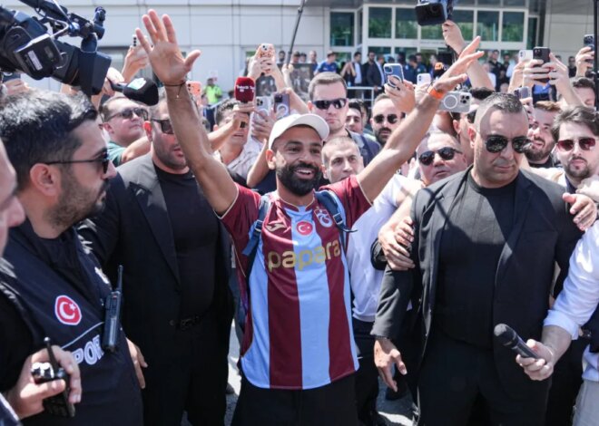 Mohamed Salah arrives in Trabzon amid a massive public reception – Middle East Monitor
