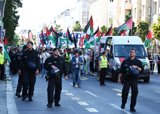 Pro-Palestinian protesters march through Berlin – Middle East Monitor