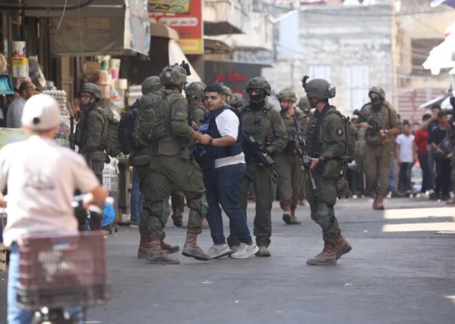 Israel arrests 30 Palestinians in occupied West Bank, including journalist – Middle East Monitor