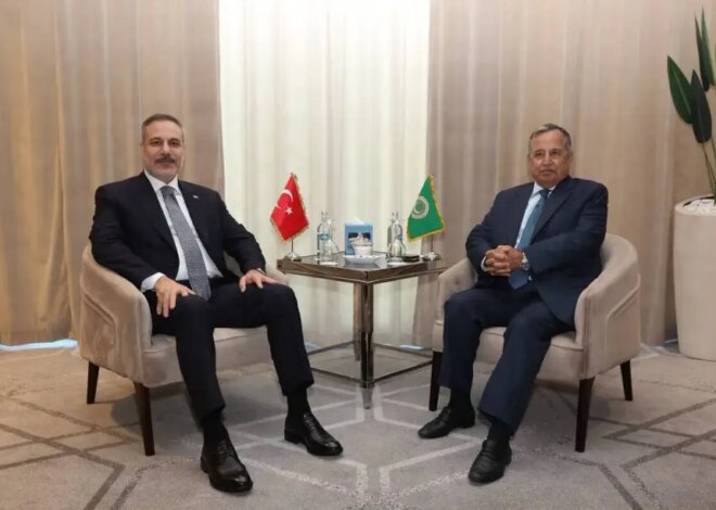 Turkish foreign minister meets Arab League secretary-general in Egypt – Middle East Monitor