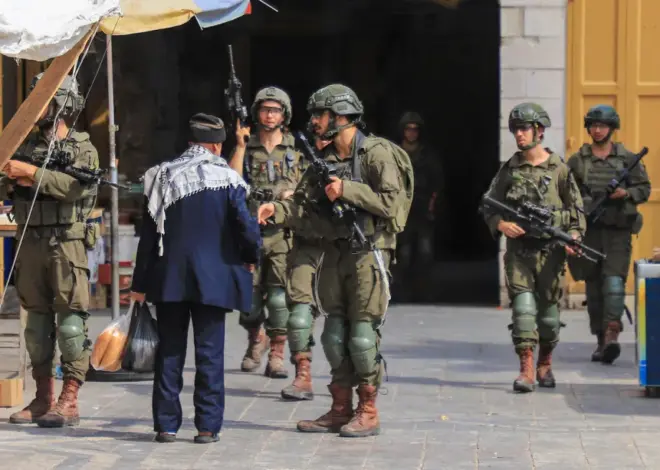 Israeli forces raid Hebron, force Palestinians to close shops – Middle East Monitor