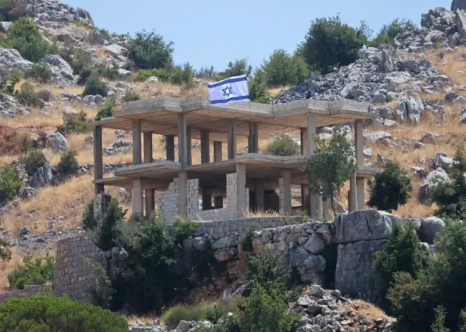 Israeli forces raise flag on under-construction building in southern Lebanon – Middle East Monitor
