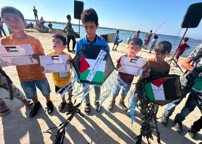 Children in Gaza protest at Gaza against the occupation for threatening to bomb them for their kites – Middle East Monitor