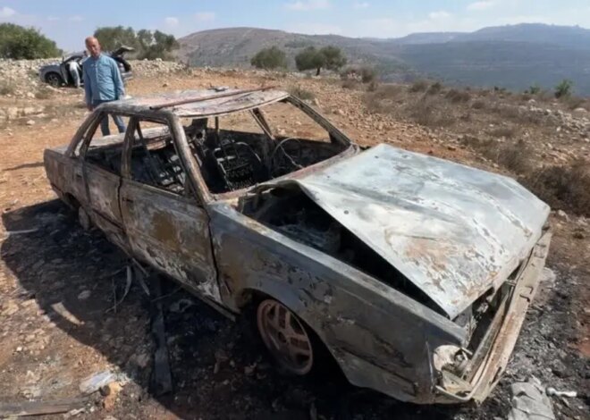 Israeli settlers burn Palestinian vehicles, spray racist slogans near Ramallah – Middle East Monitor