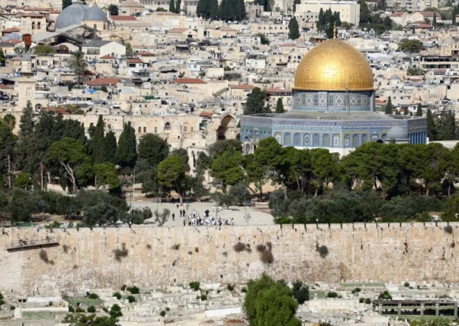 Hundreds of Israeli occupiers repeat Al-Aqsa incursions with rituals – Middle East Monitor