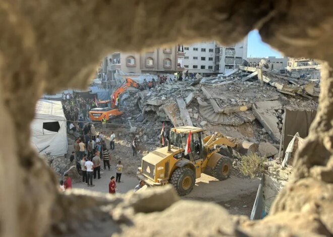 Gaza: Six-storey building collapses with 60 inside – Middle East Monitor