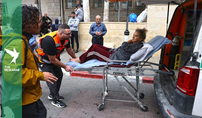 Palestinian youths shield US journalist from Israeli settlers