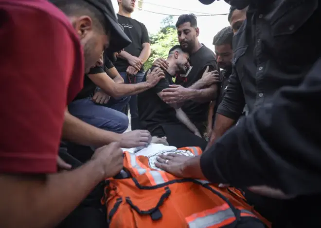 Israeli forces kill volunteer medic in Gaza amid ceasefire violations – Middle East Monitor