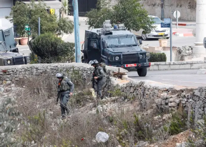 Israeli forces raid Ramallah, shut down offices of several organizations – Middle East Monitor