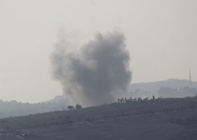 Israel blows up homes, shells towns in southern Lebanon – Middle East Monitor