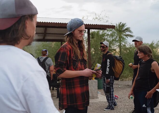Austin Davis’ AZ Hugs Has Become the Unofficial Hotline for Maricopa County’s Homeless Families — ProPublica