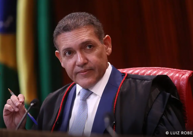 Bolsonaro Judge Suspends 3 Million Strong Lula WhatsApp Channel