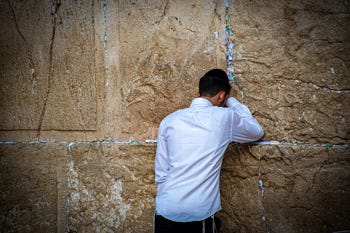 British teachers to kiss wall in Israel to tackle antisemitism in schools